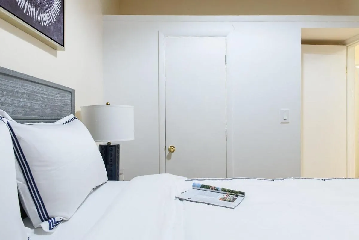428-4R Prime Midtown Large 2 Bedroom Newly Furnished New York Appartement