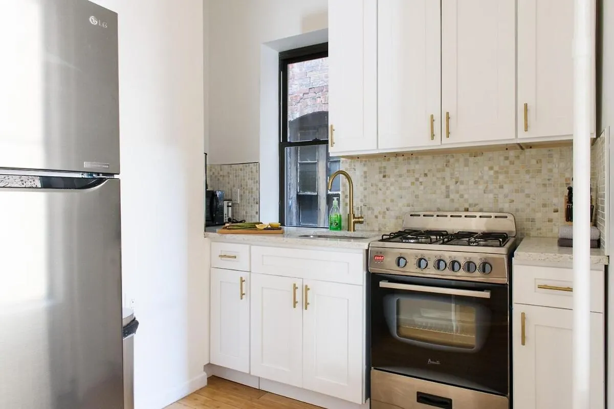 428-4R Prime Midtown Large 2 Bedroom Newly Furnished New York